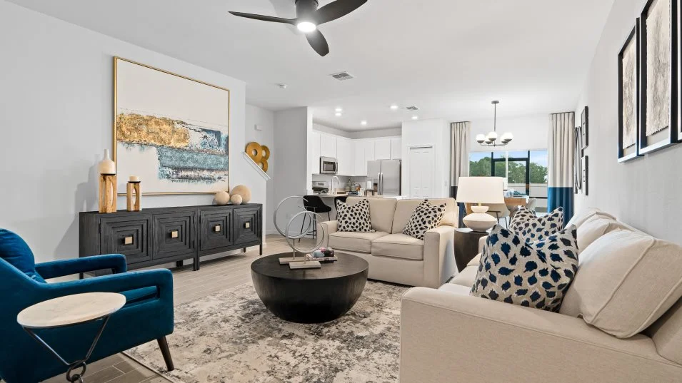 mfl 1708 pic lincoln living 1of4 11 06 24