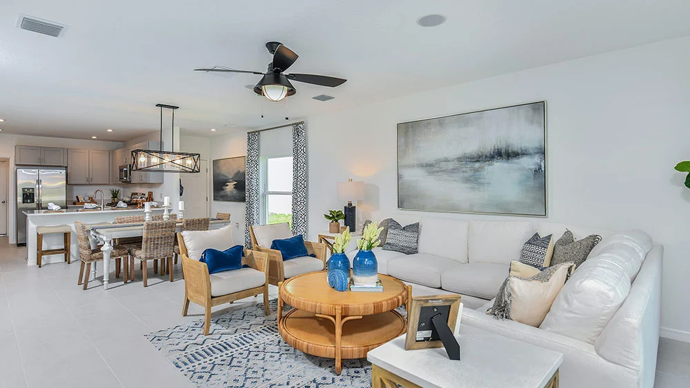 eaves-bend-holly-3663-gathering