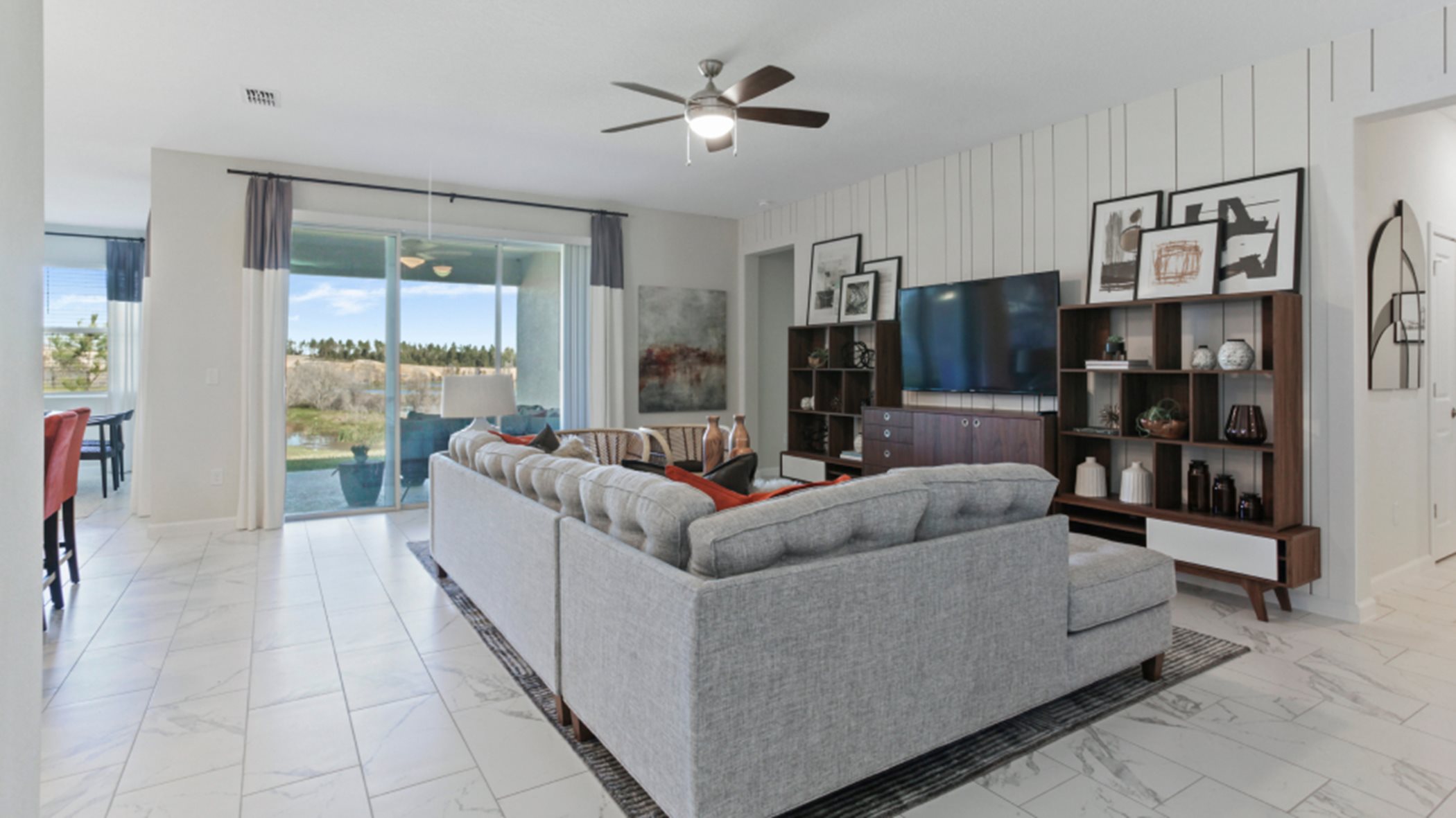 OLH 2538 Pic Estero FamilyRoom 1of2 Landscape F1
