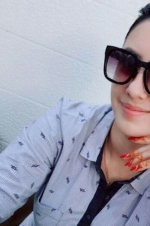 call girl stand in Mumbai Marathi women housewife