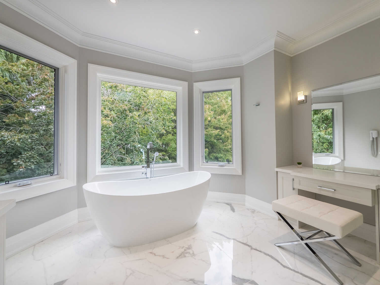 5 Stylish Bathroom Window Ideas to Brighten Your Space