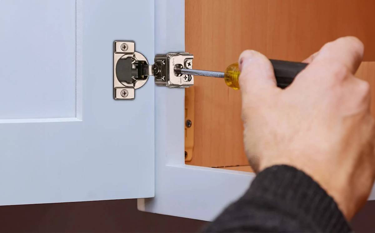 Soft Close Cabinet Hinges: What You Need to Know Soft Close Cabinet Hinges: What You Need to Know