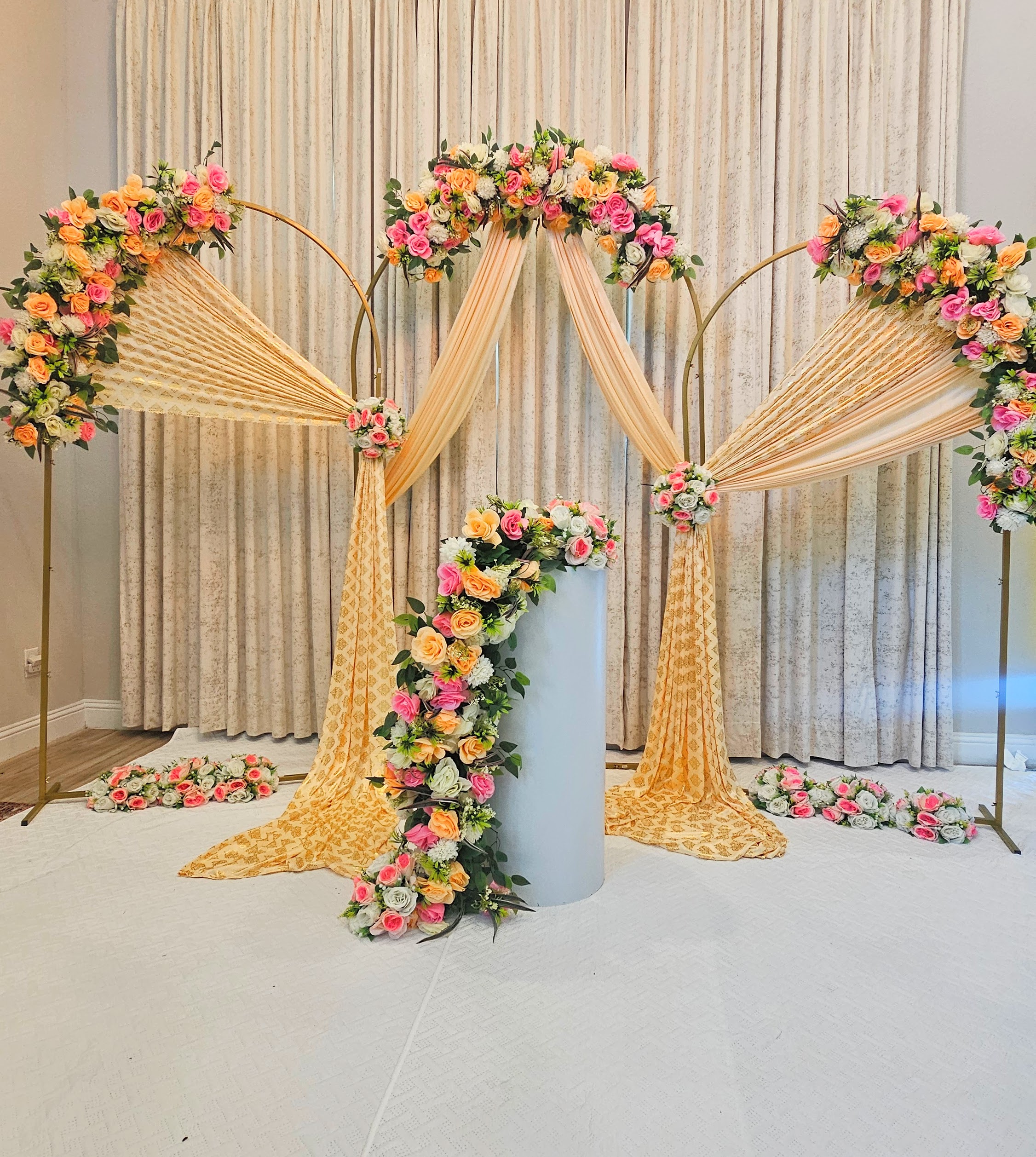 Arches Drapes Flower with Pedestal