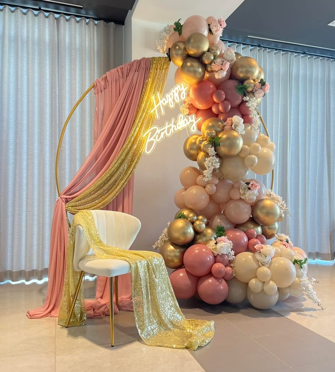 Arch w Gold Light Pink Balloon