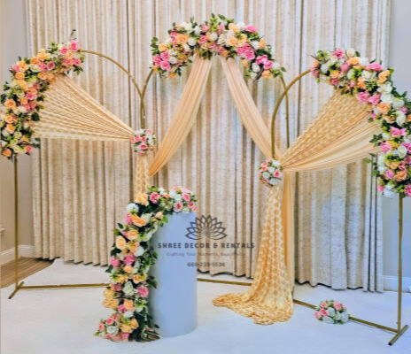 Arches Drapes Flower w Pedestal Stand