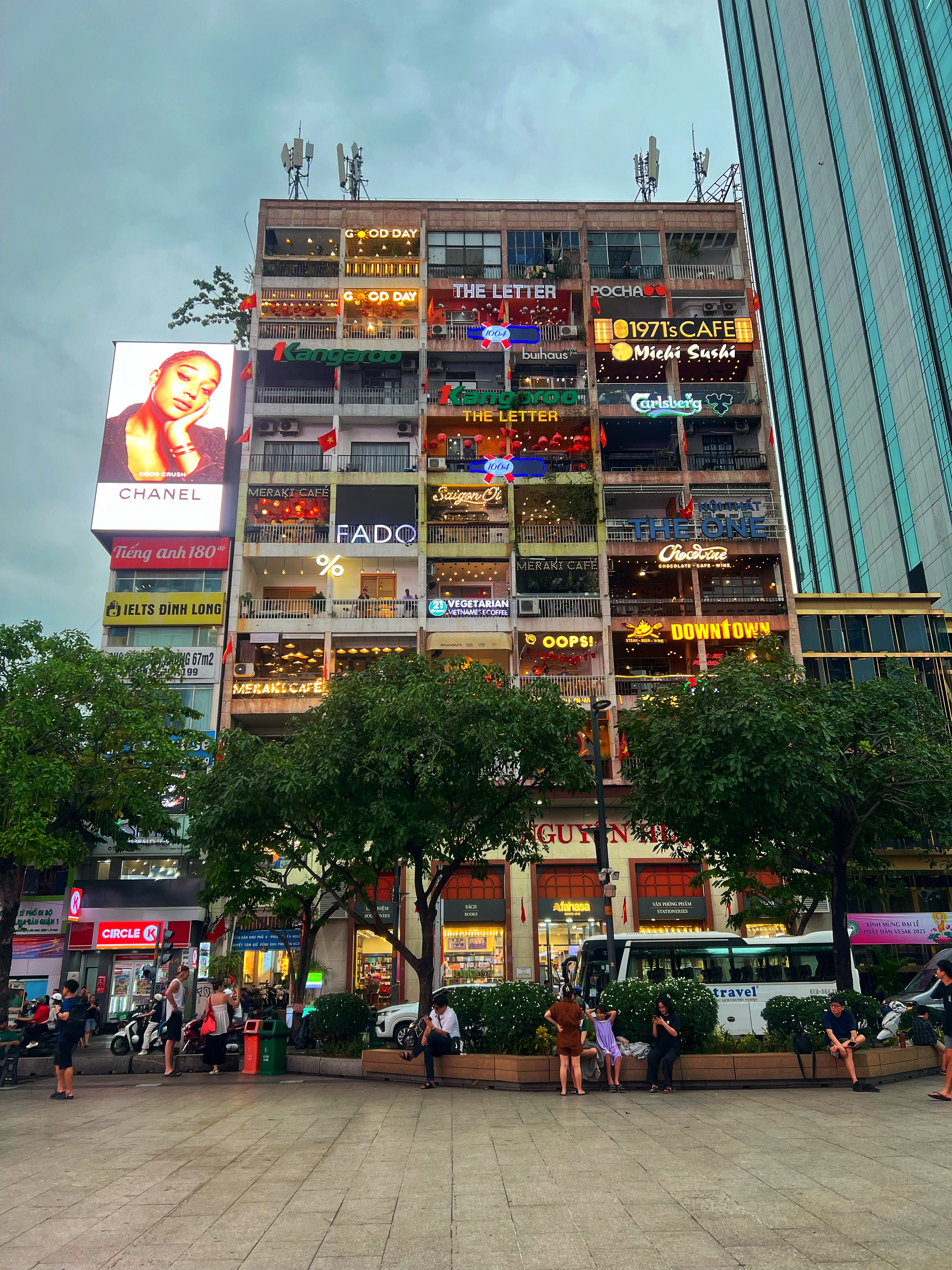 Cafe Apartments