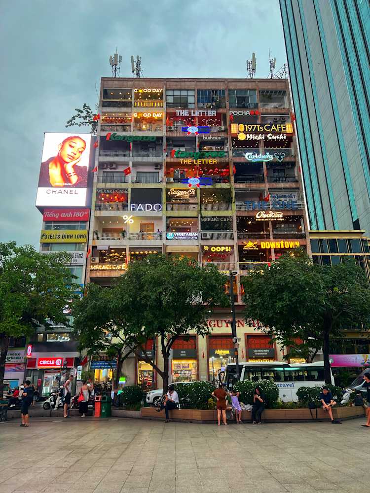 Visitando o Cafe Apartments em Ho Chi Minh