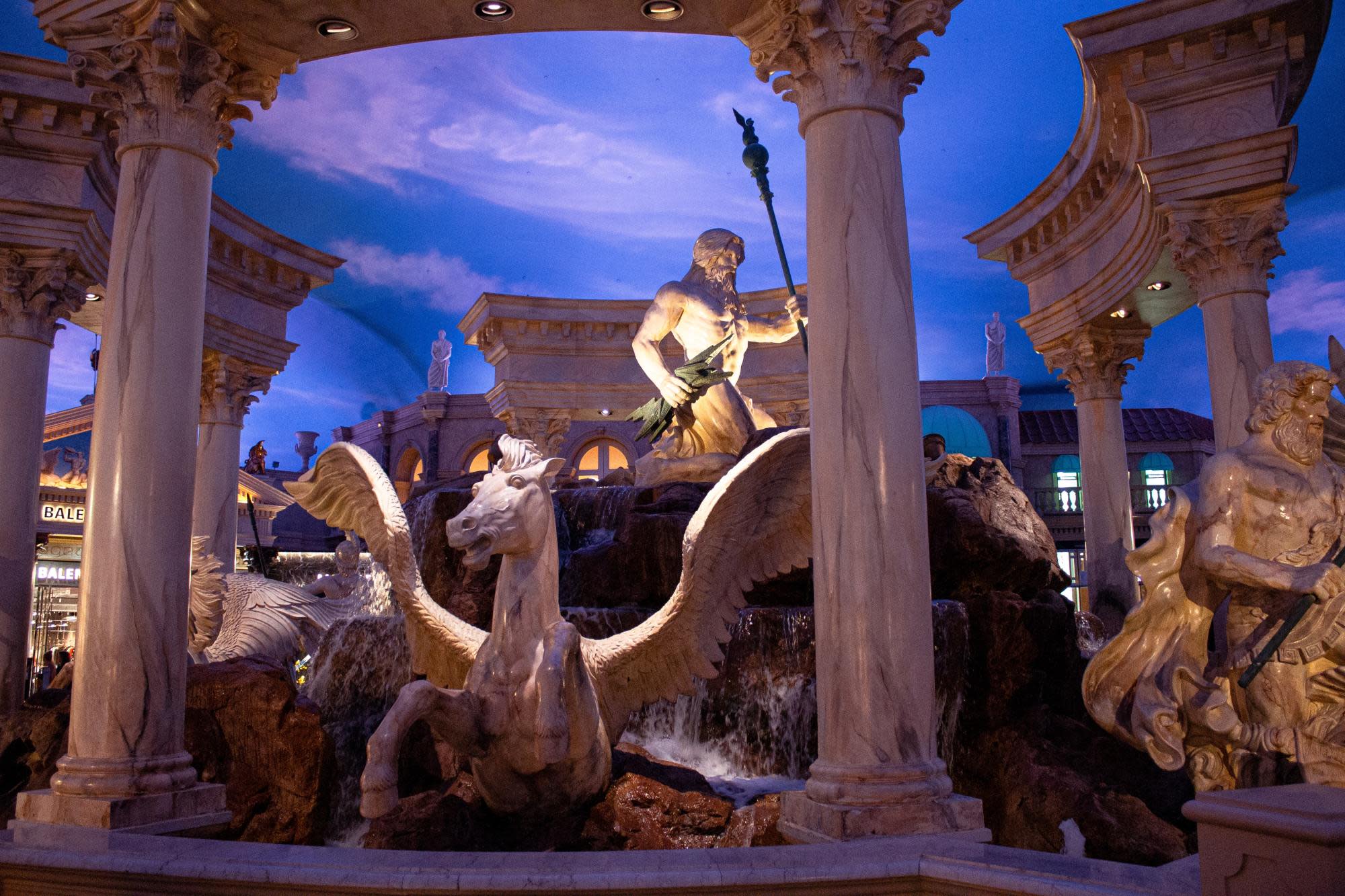 the-best-vegas-hotel-for-bachelorette-parties-6-fab-choices-caesars-fountain