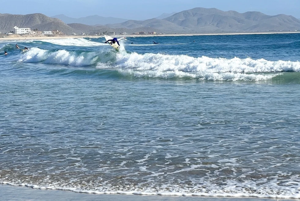 Cerritos Beach waves