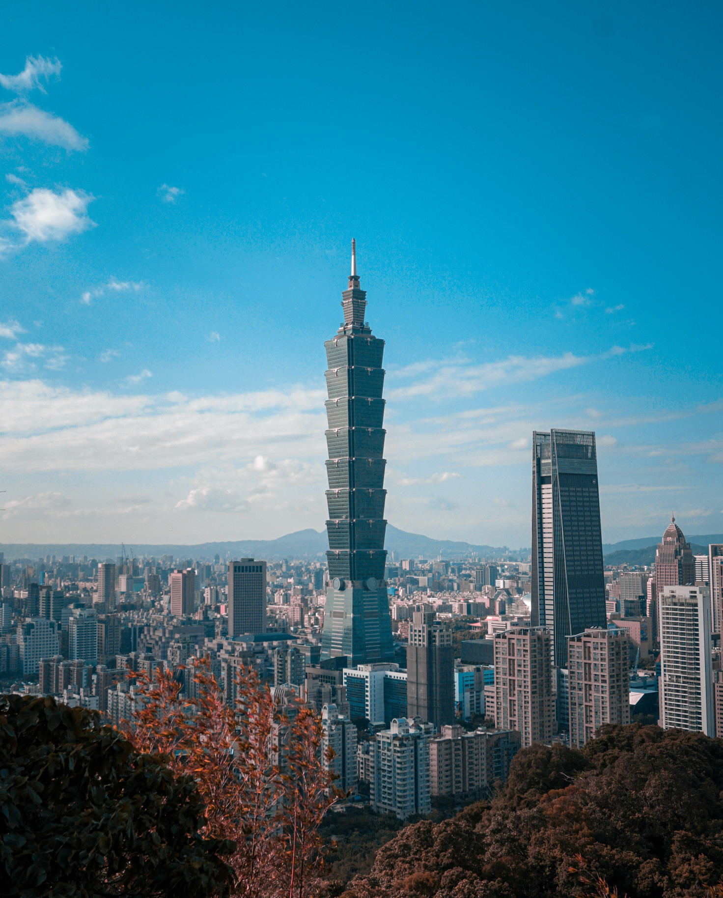 Skyscraper during daytime