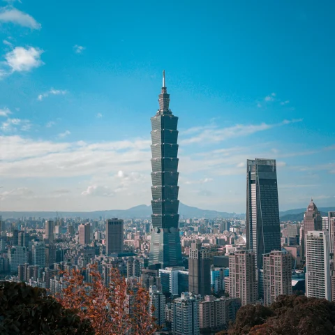 Skyscraper during daytime