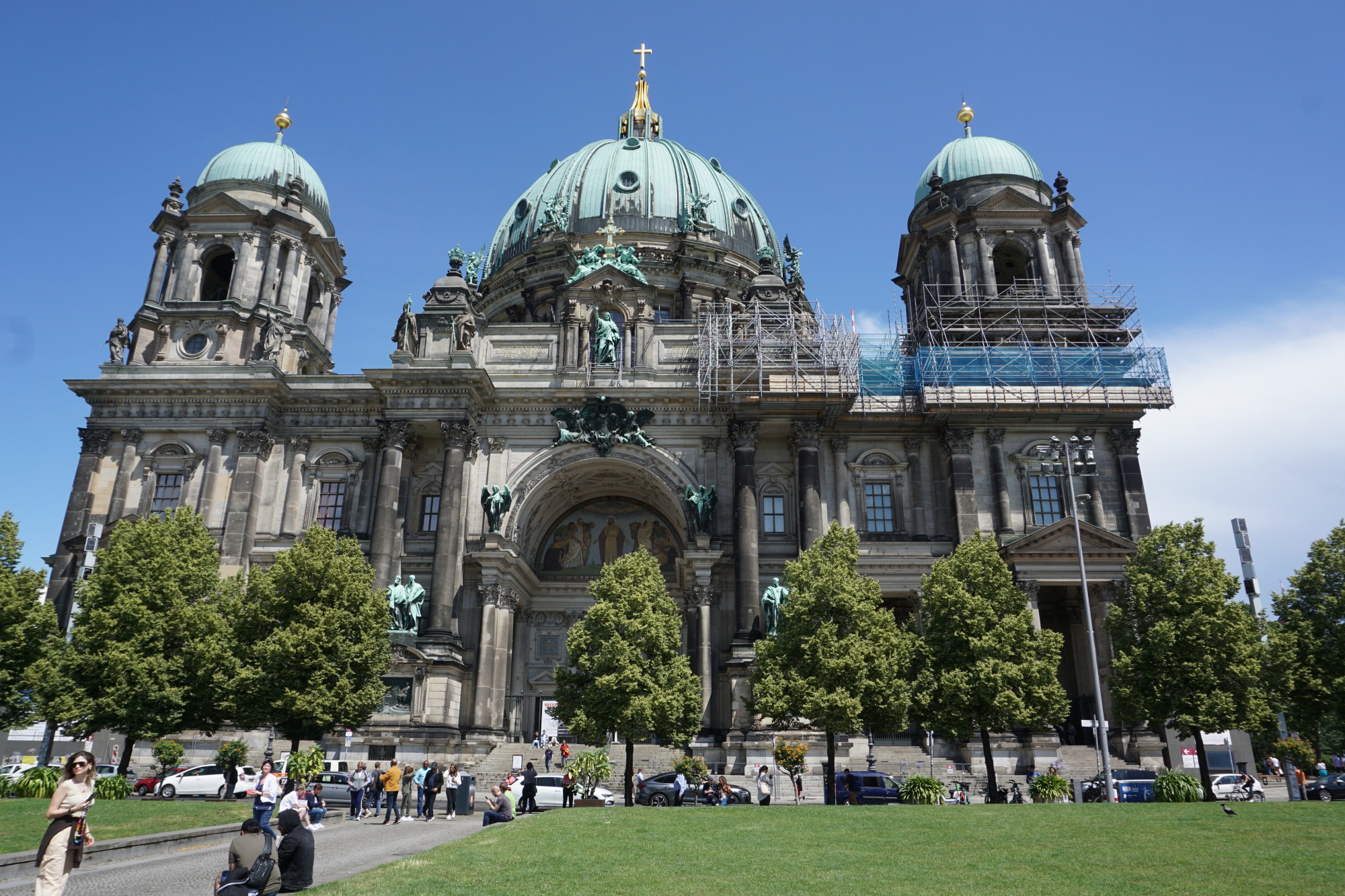 palace with a front lawn