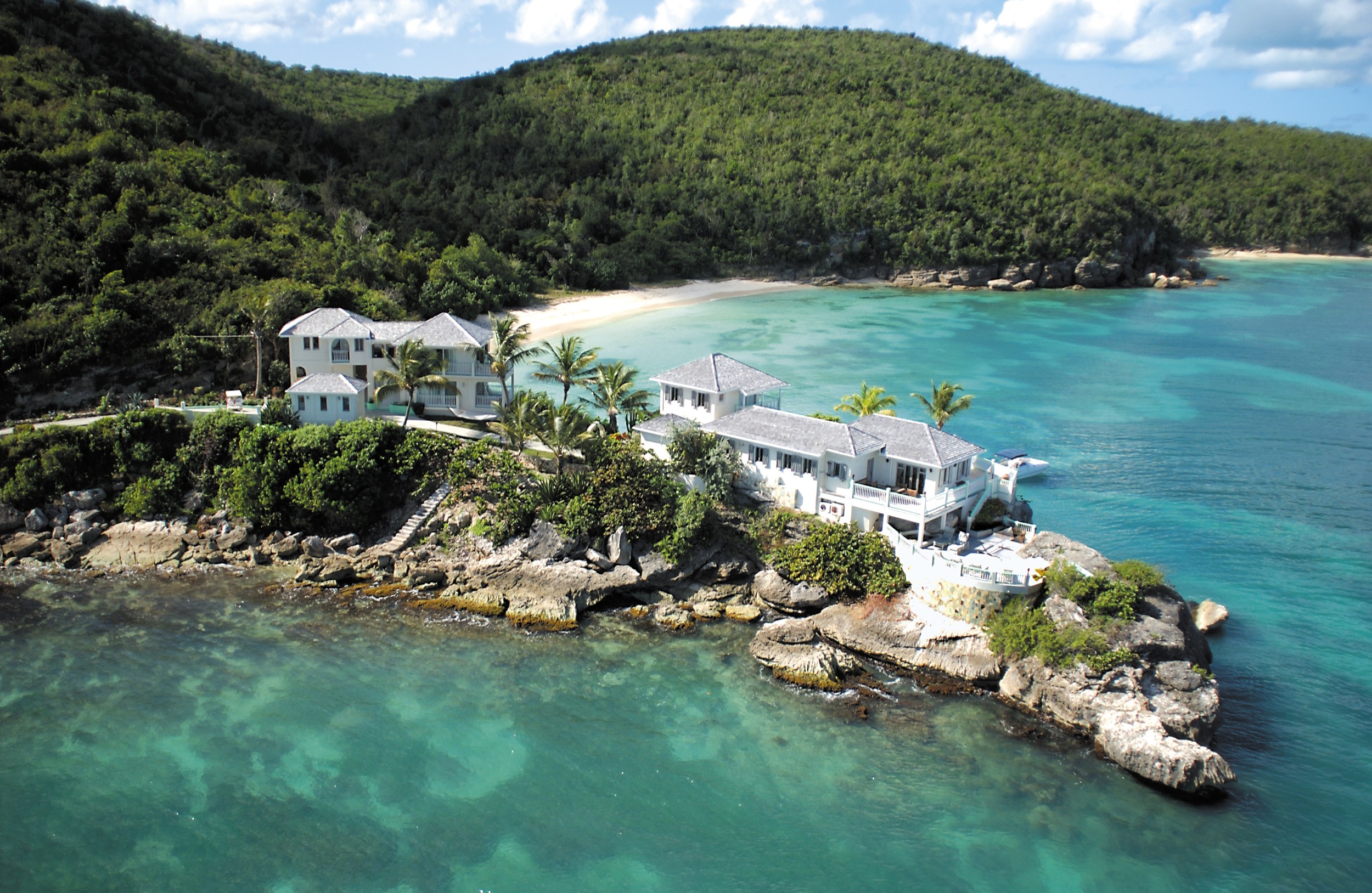 7-sustainable-hotels-for-eco-conscious-travelers-blue-waters-antigua