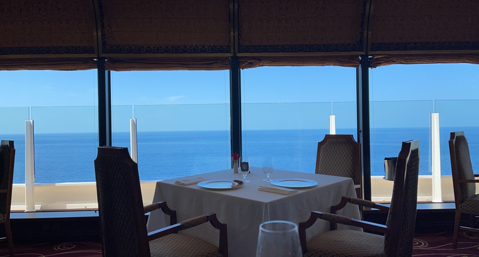 A restaurant on cruise with sea in the background.