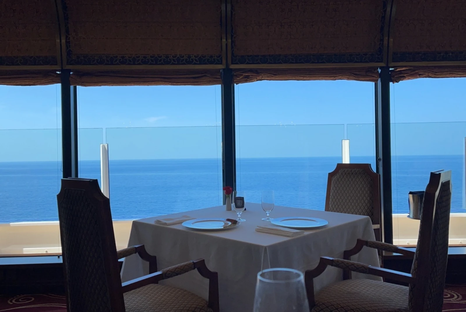 A restaurant on cruise with sea in the background.