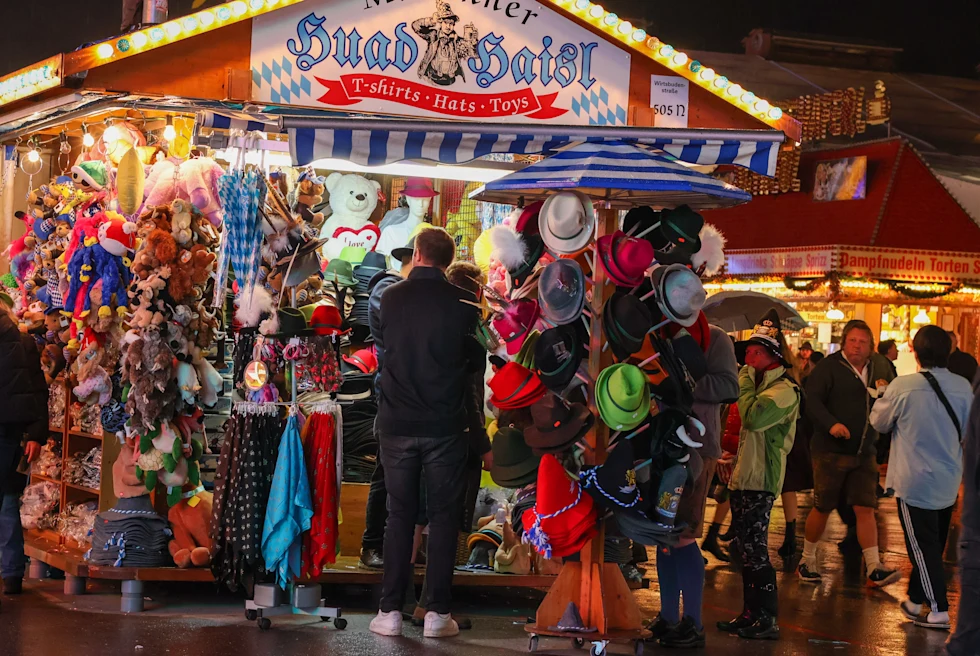 Street vendors in Munich during Oktoberfest.