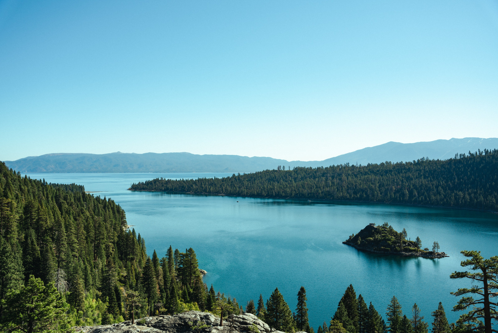 Lake Tahoe travel guide. 
