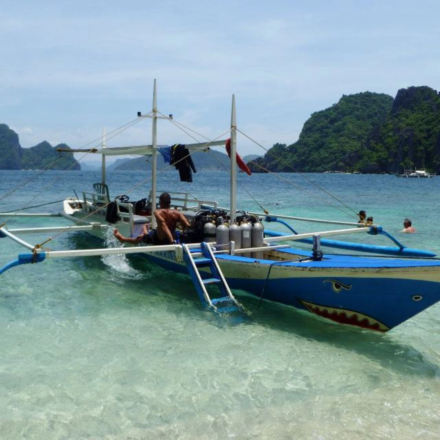 Image of boat in the sea