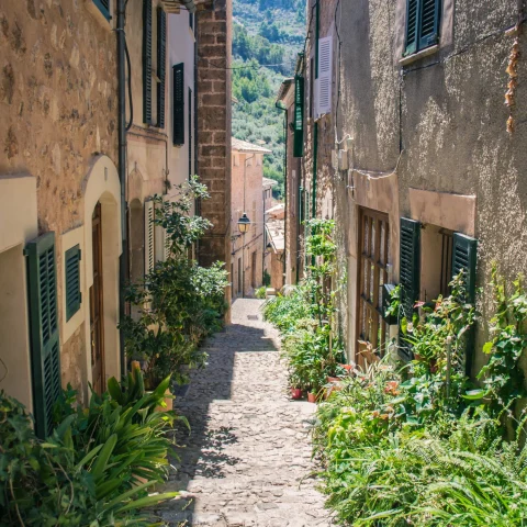 Alleyway of Fornalutx in village of Mallorca on sunny day.