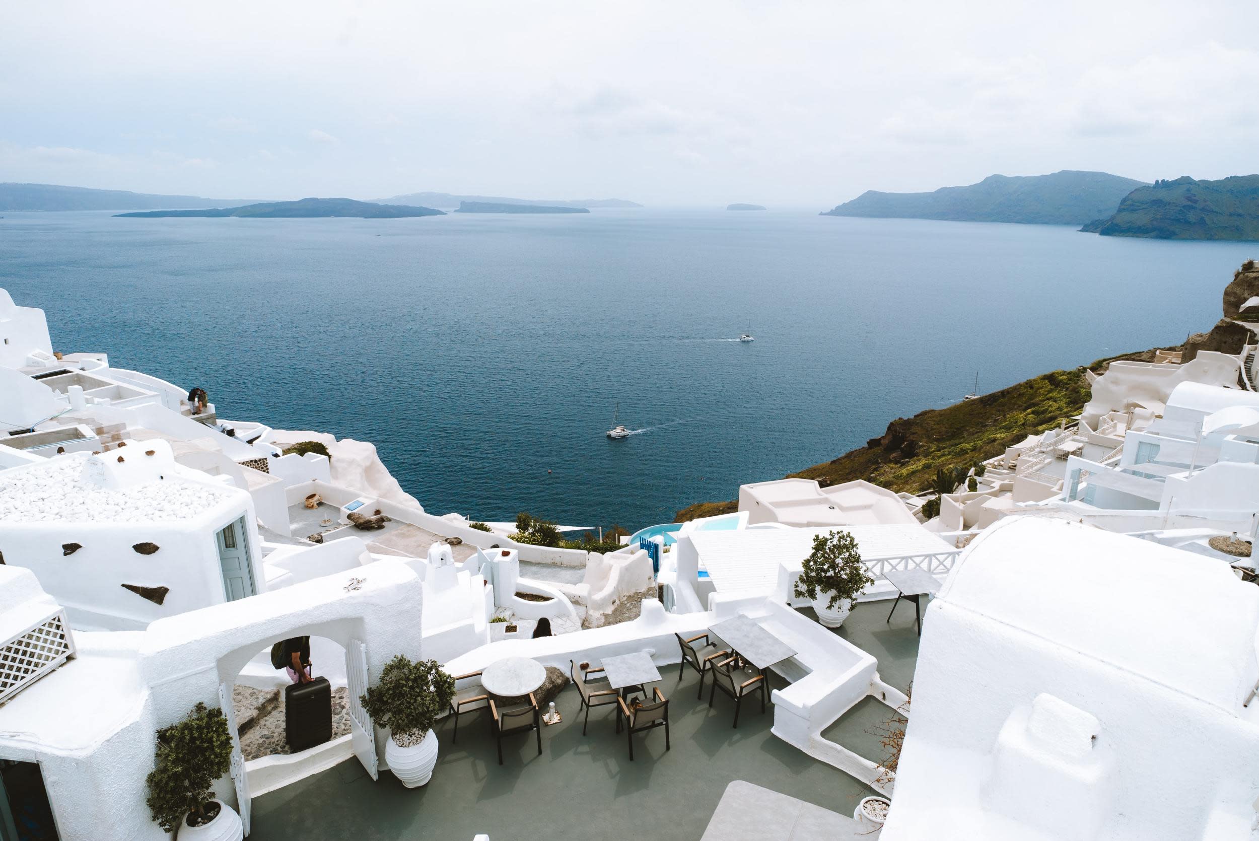 how to become a luxury travel agent