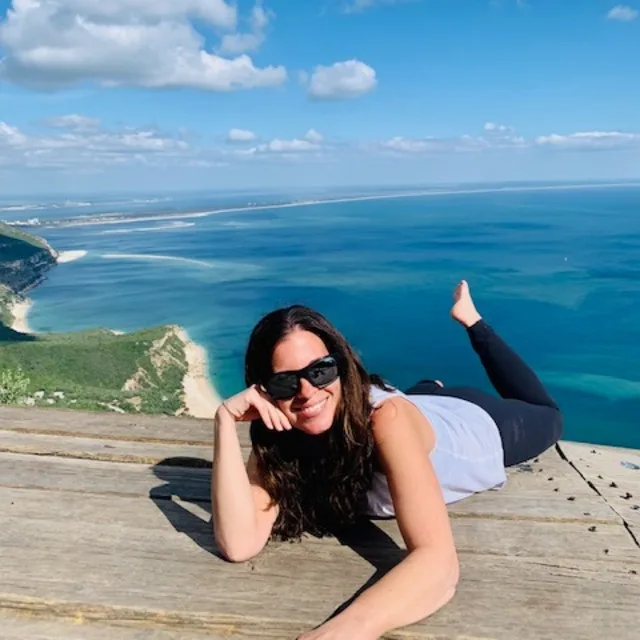 Stephanie travel advisor lying on the cliff
