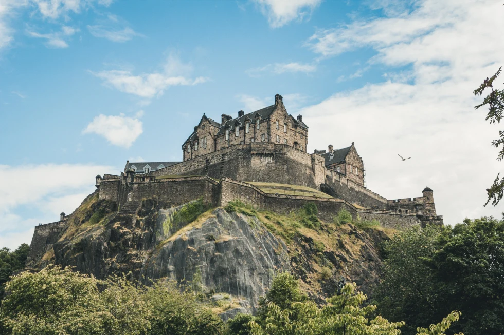 Scotland travel guide Edinburgh castle. 
