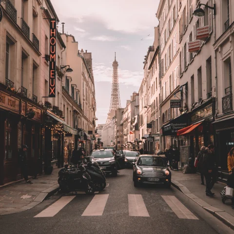 Romantic Paris Guide