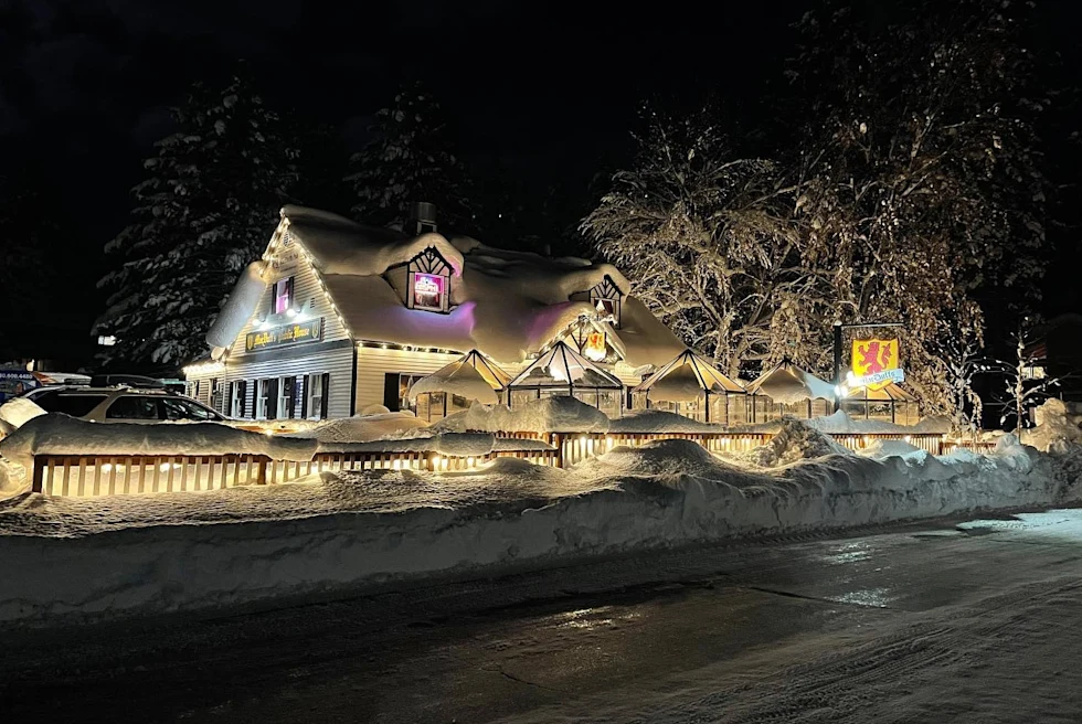 Macduff’s Public House is an Irish pub-style eatery.