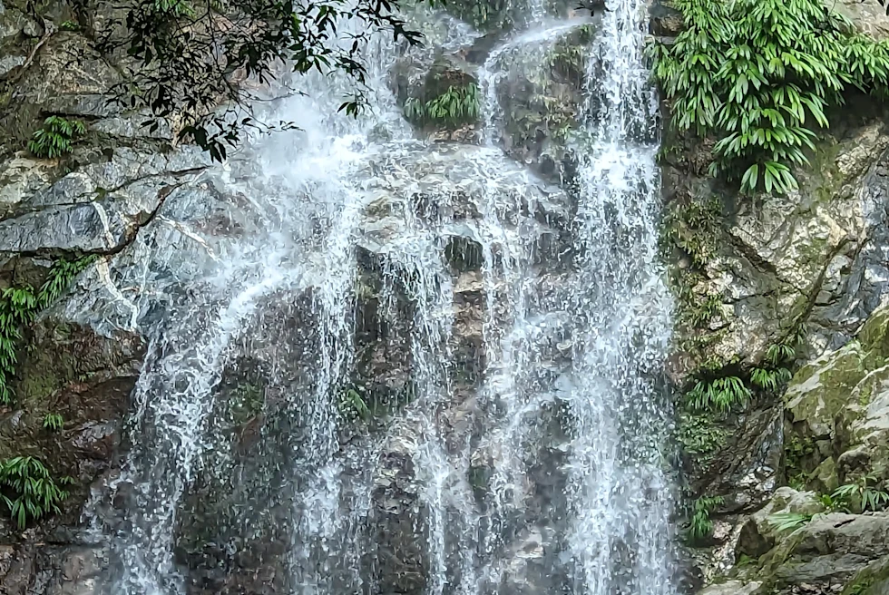A waterfall against rocks.