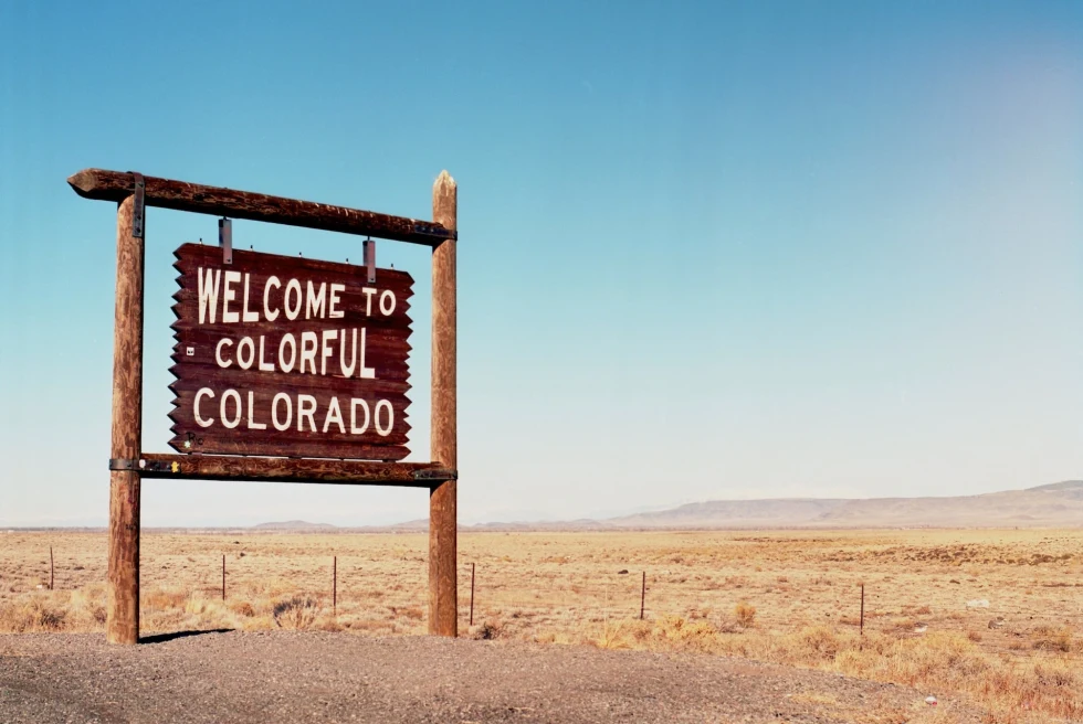 A sign board with the writing WELCOME TO COLORFUL COLORADO