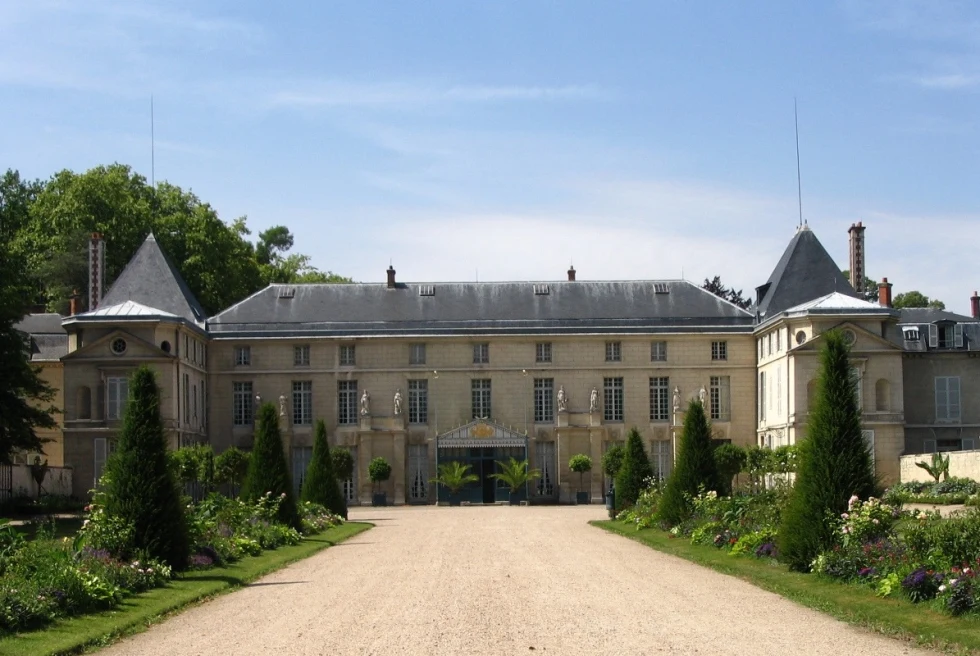 Château de Malmaison, located a few miles west of Paris, was once home to Josephine and Napoléon Bonaparte.