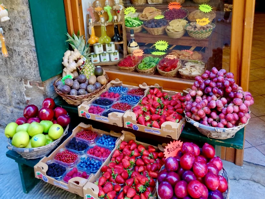 A stall of fruits and spices. 