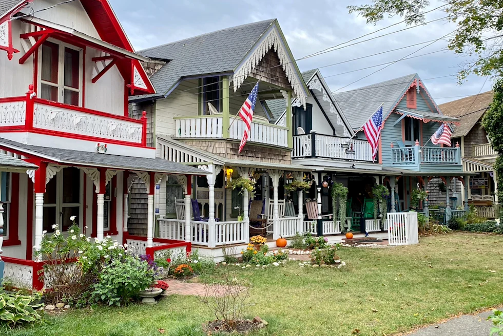 picture of houses front grass