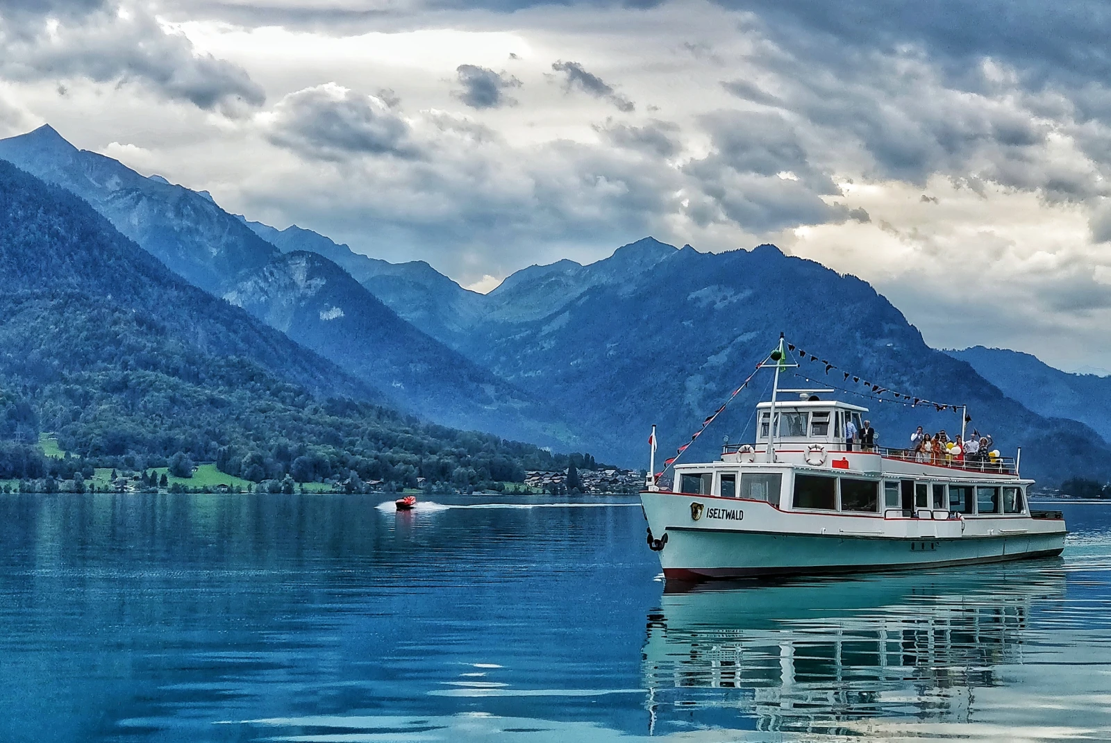 A boat on a lake in Interlaken. 