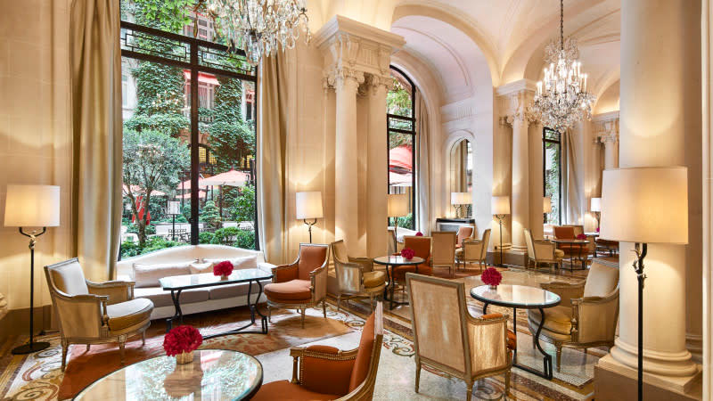 the-8-best-hotels-in-paris-hotel-plaza-athenee