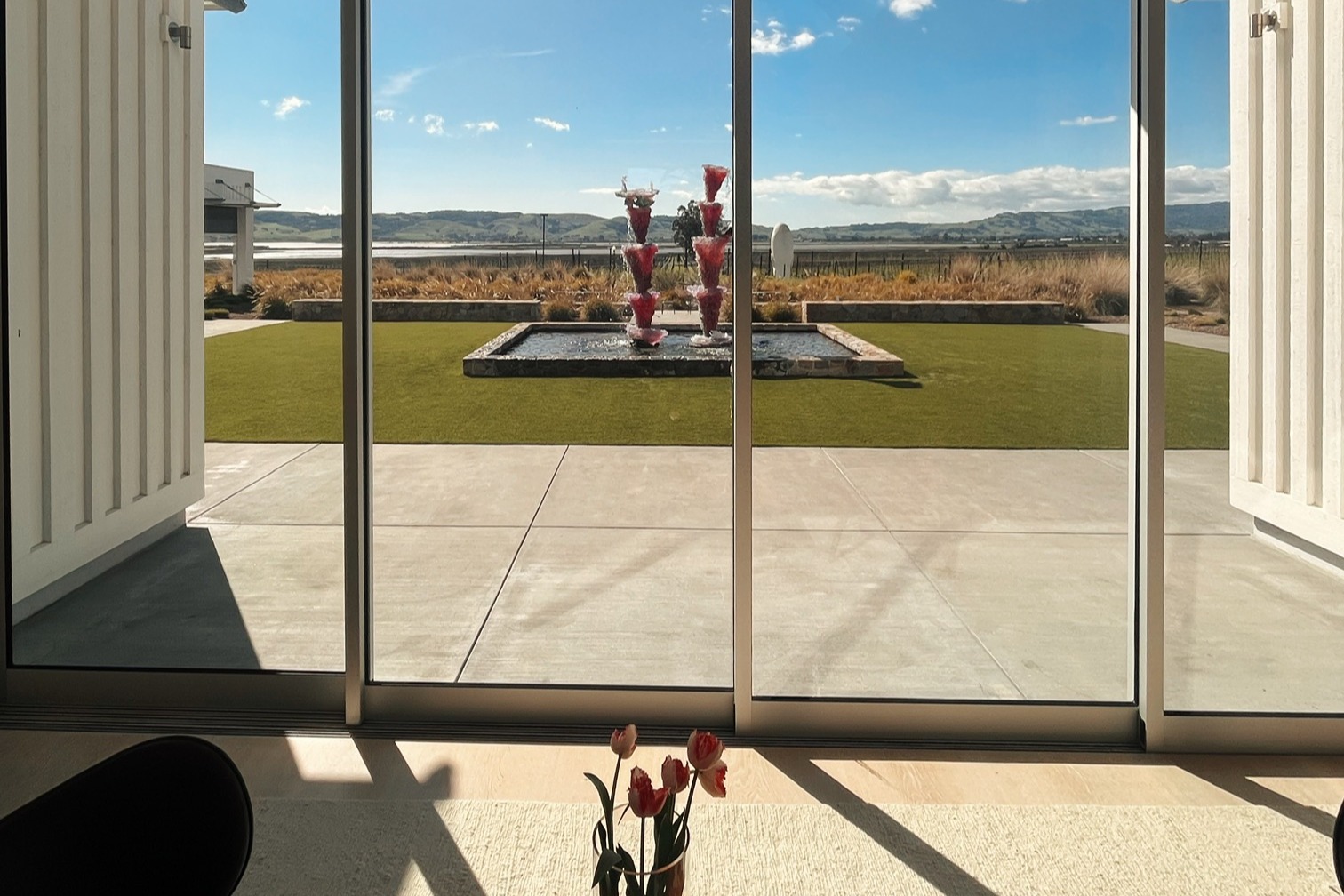Long glass windows with an outside view. 