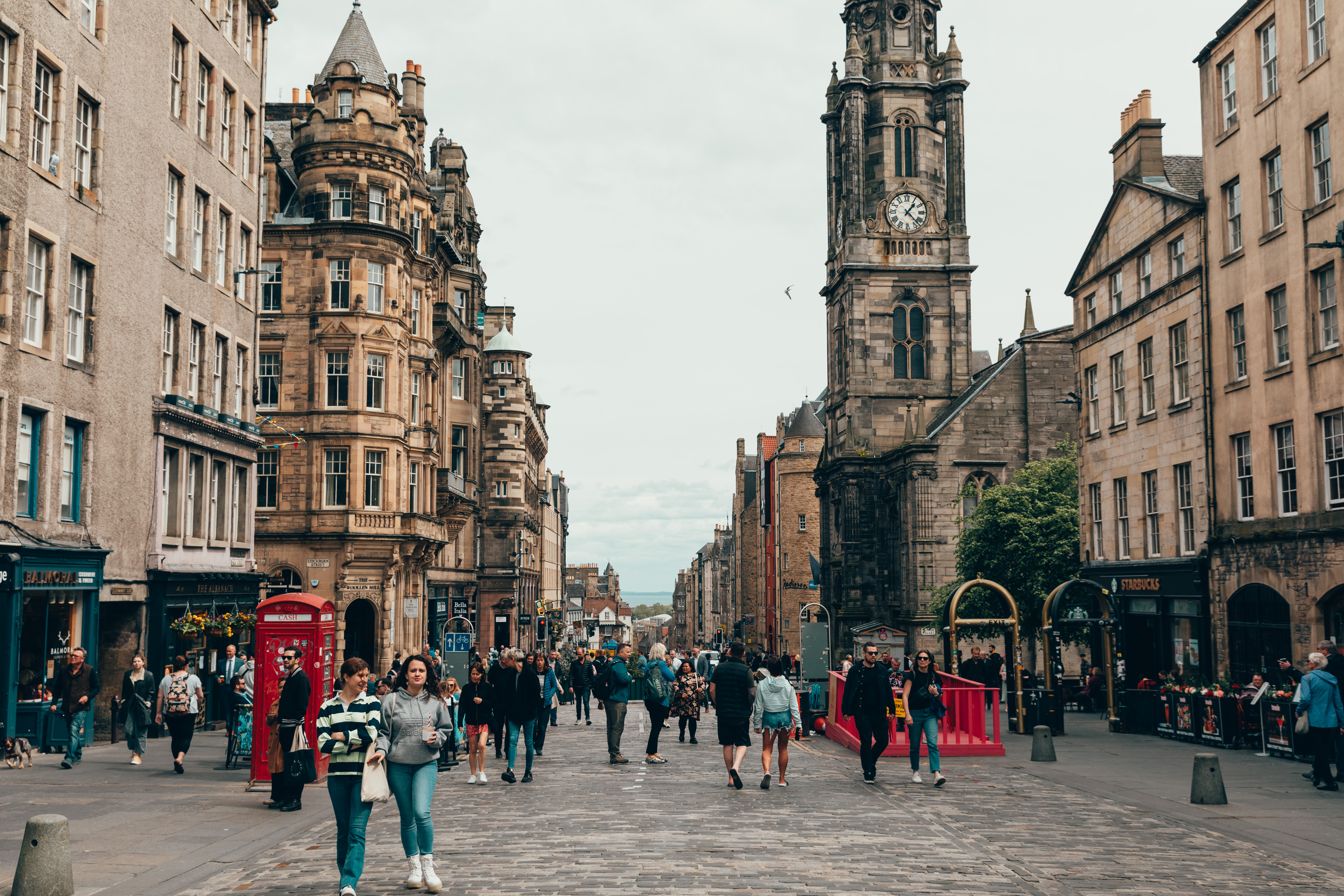People roaming around in the Eidenburg