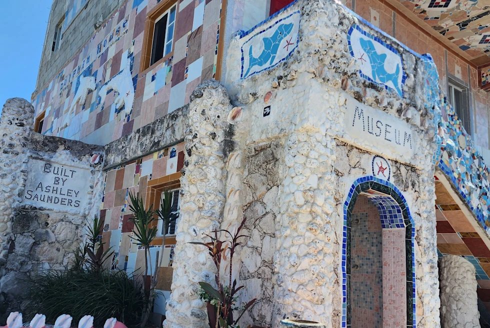 entrance to an old museum made of white and blue tile