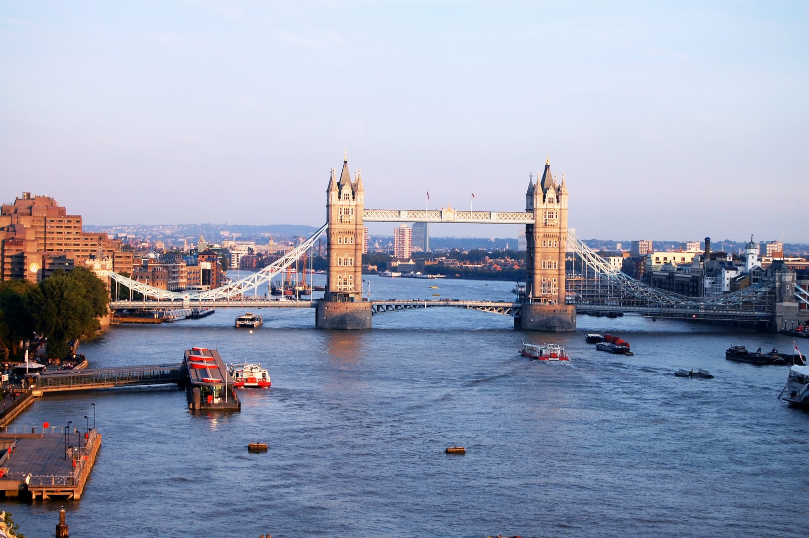 London bridge and Big Ben panoramic view. 