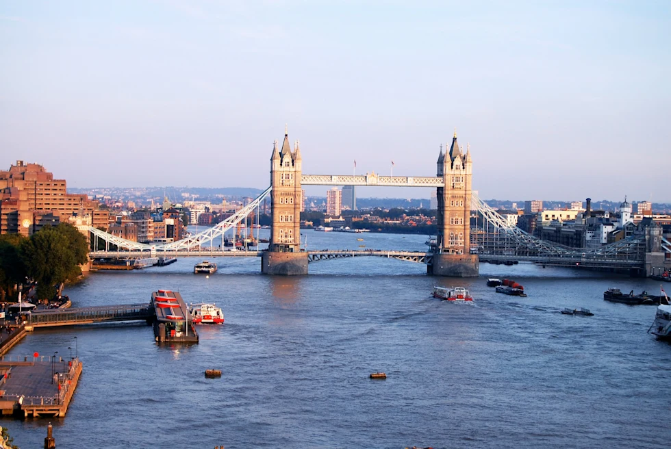London bridge and Big Ben panoramic view.