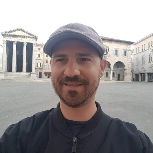 Travel Advisor Nikola Vukic in a black shirt and gray cap.