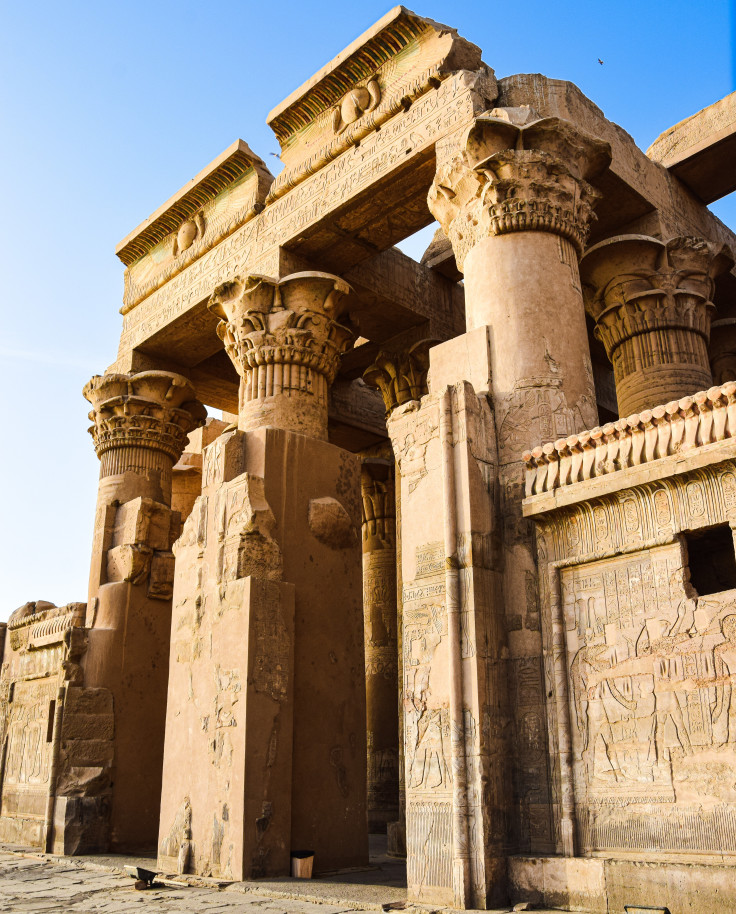 Large building with columns during daytime