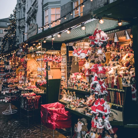 market with Christmas decorations