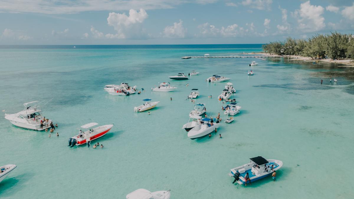 Book a Cayman Islands Vacation | Fora Travel