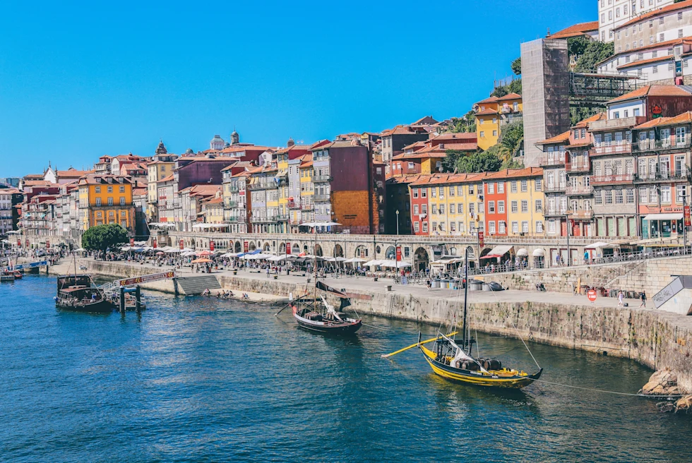 A lake with boats and buildings.
