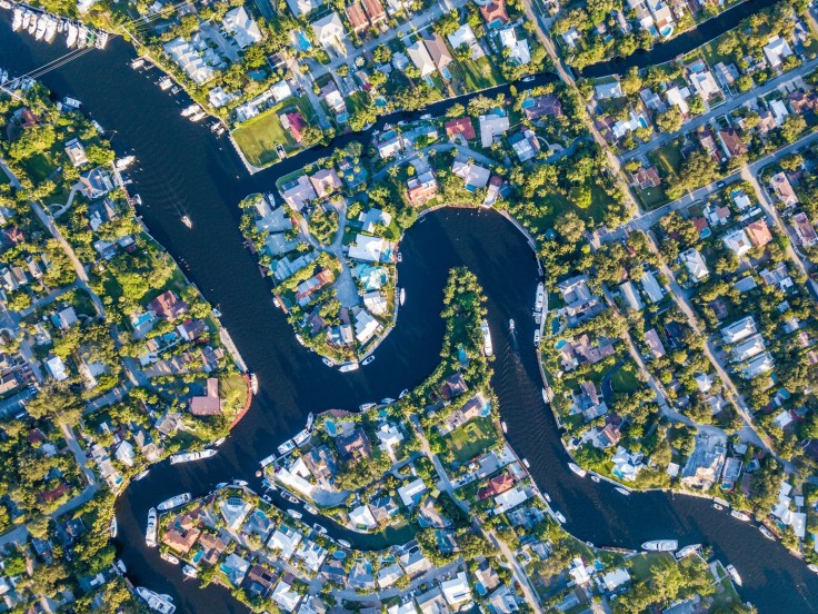birdseye view of fort lauderdale florida with river and houses and green trees and lawns