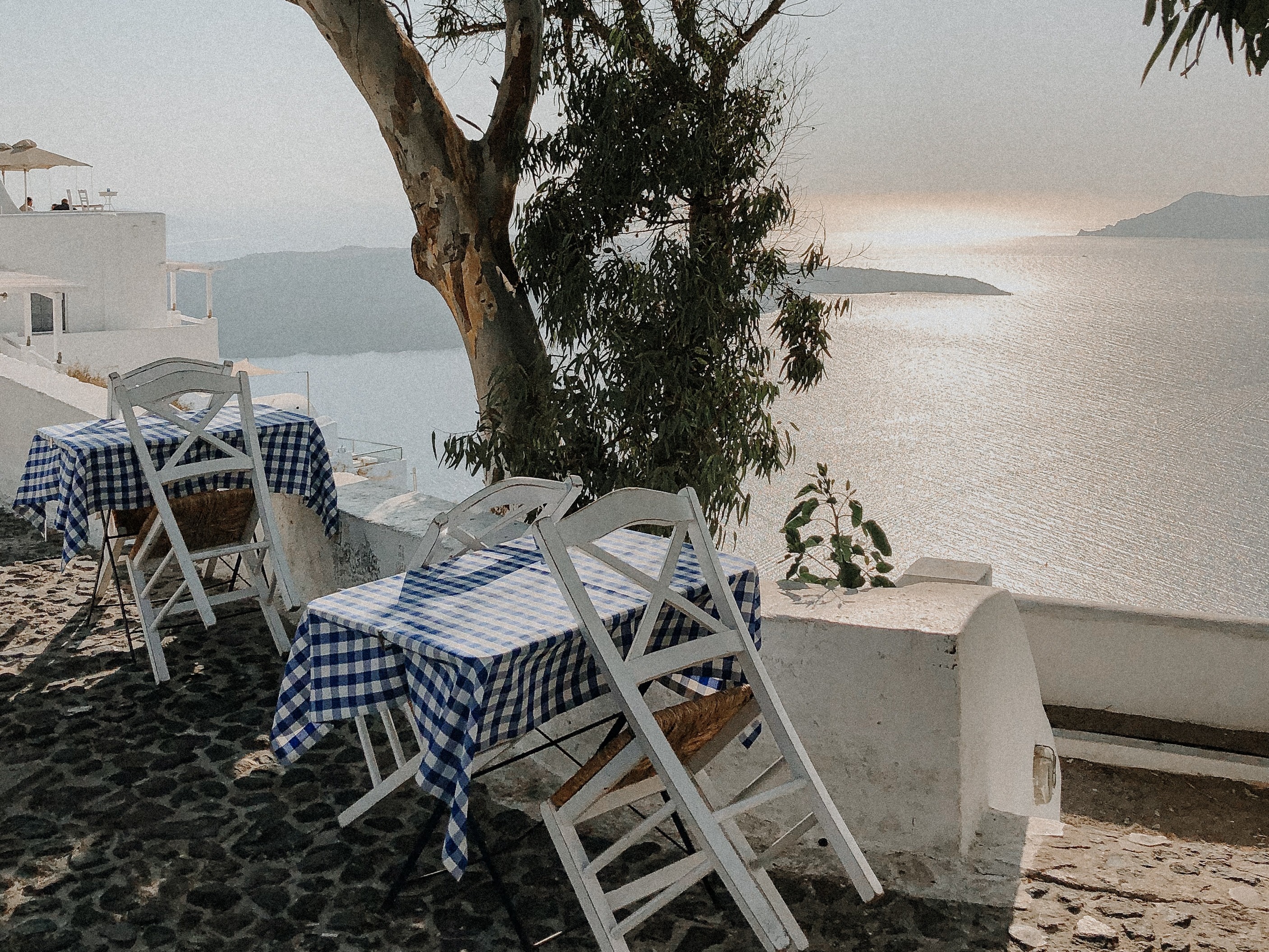 dining tables in restaurants with sea view in backdrop