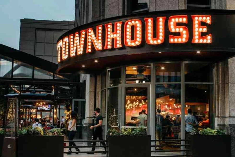 Front view of townhouse restaurant Detroit