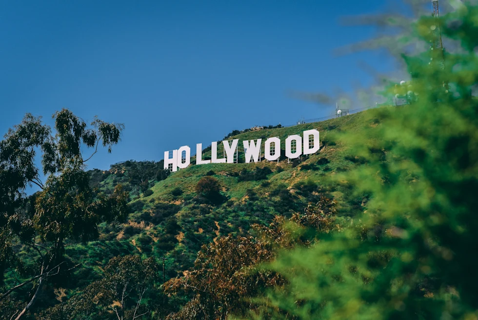 A sign board of Hollywood.