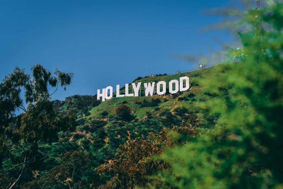 A sign board of Hollywood.